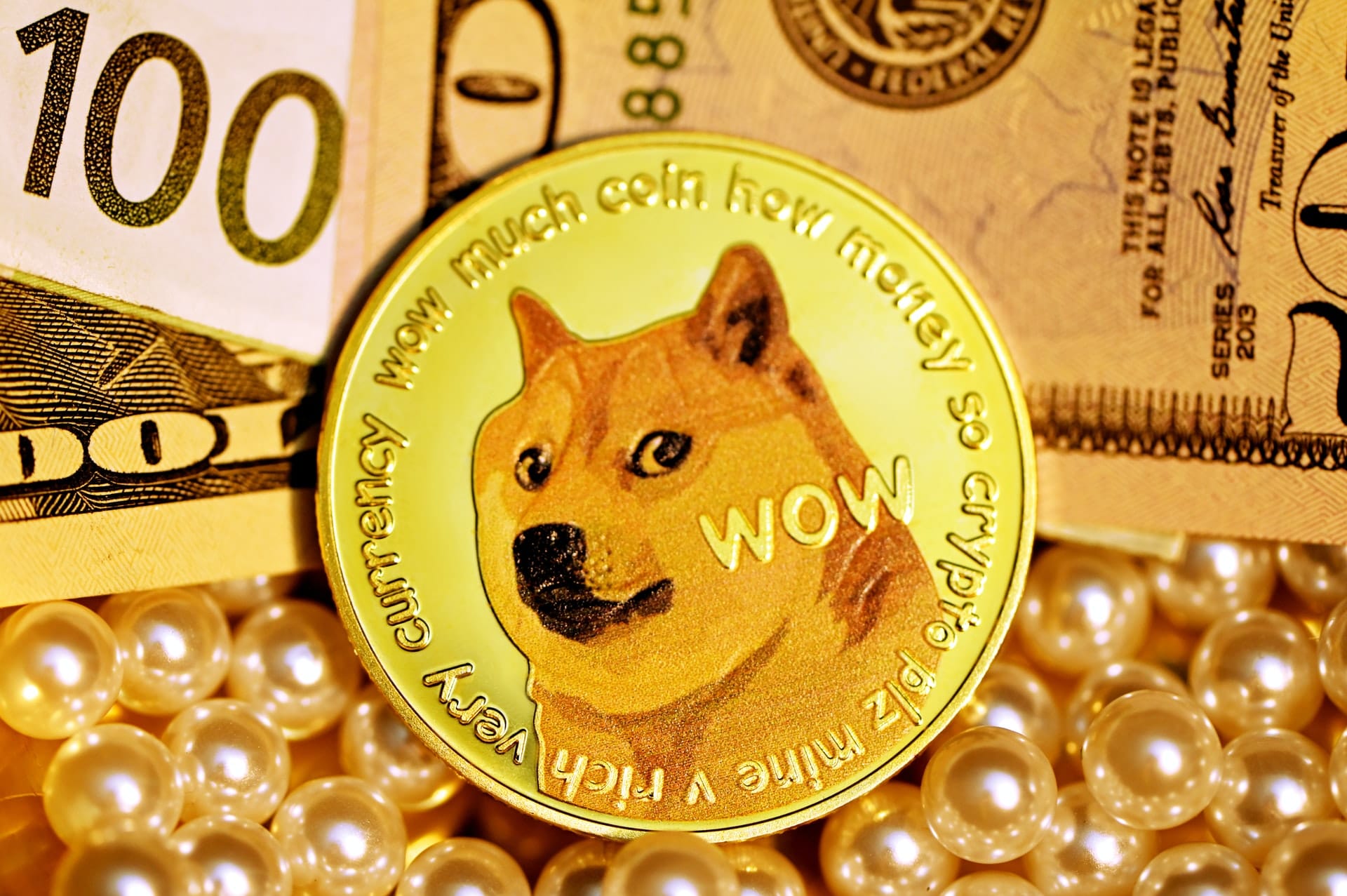 Dogecoin Jackson Palmer cryptocurrency in handen van rijke figuren kartel