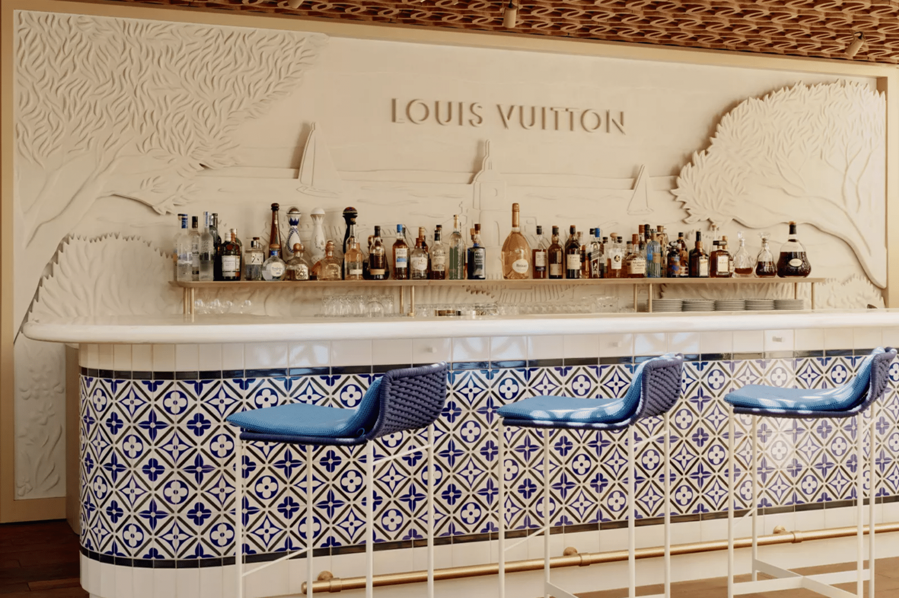 Louis Vuitton Saint-Tropez café michelin Arnaud Donckele