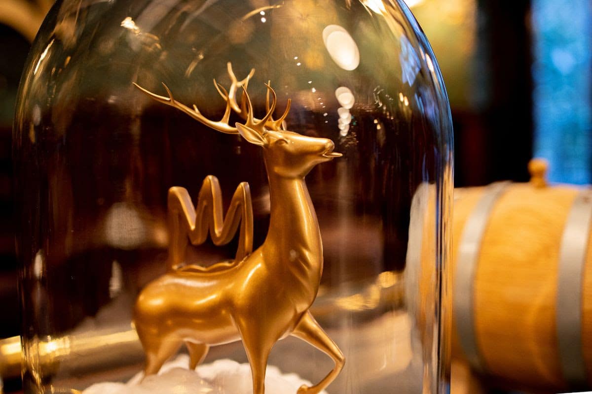 Nieuwe whiskybar The Flying Deer Sofitel Legend The Grand Amsterdam Glenfiddich kunst tadej oblak