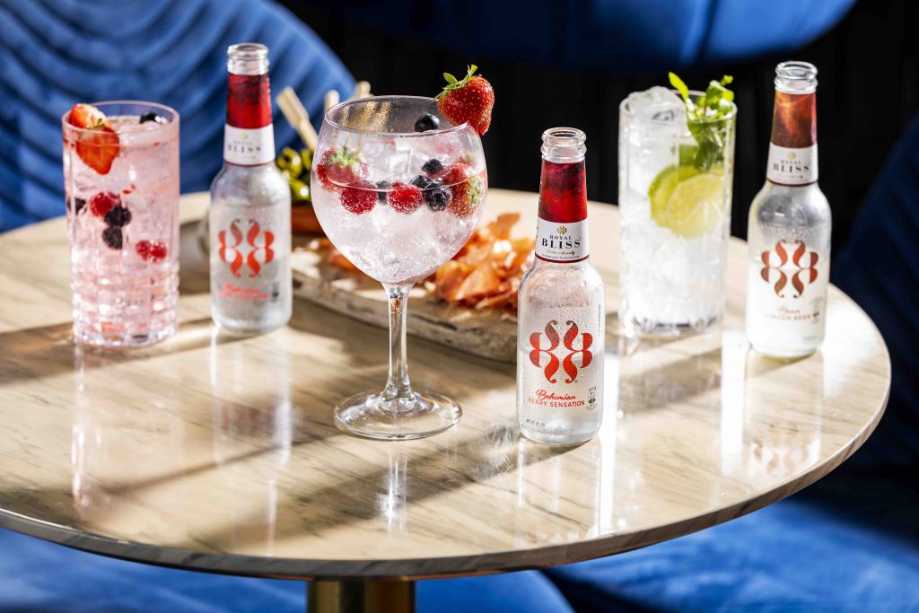 Vijf cocktails & mocktails trends zomer 2021  Coca-Cola signature mixers royal bliss