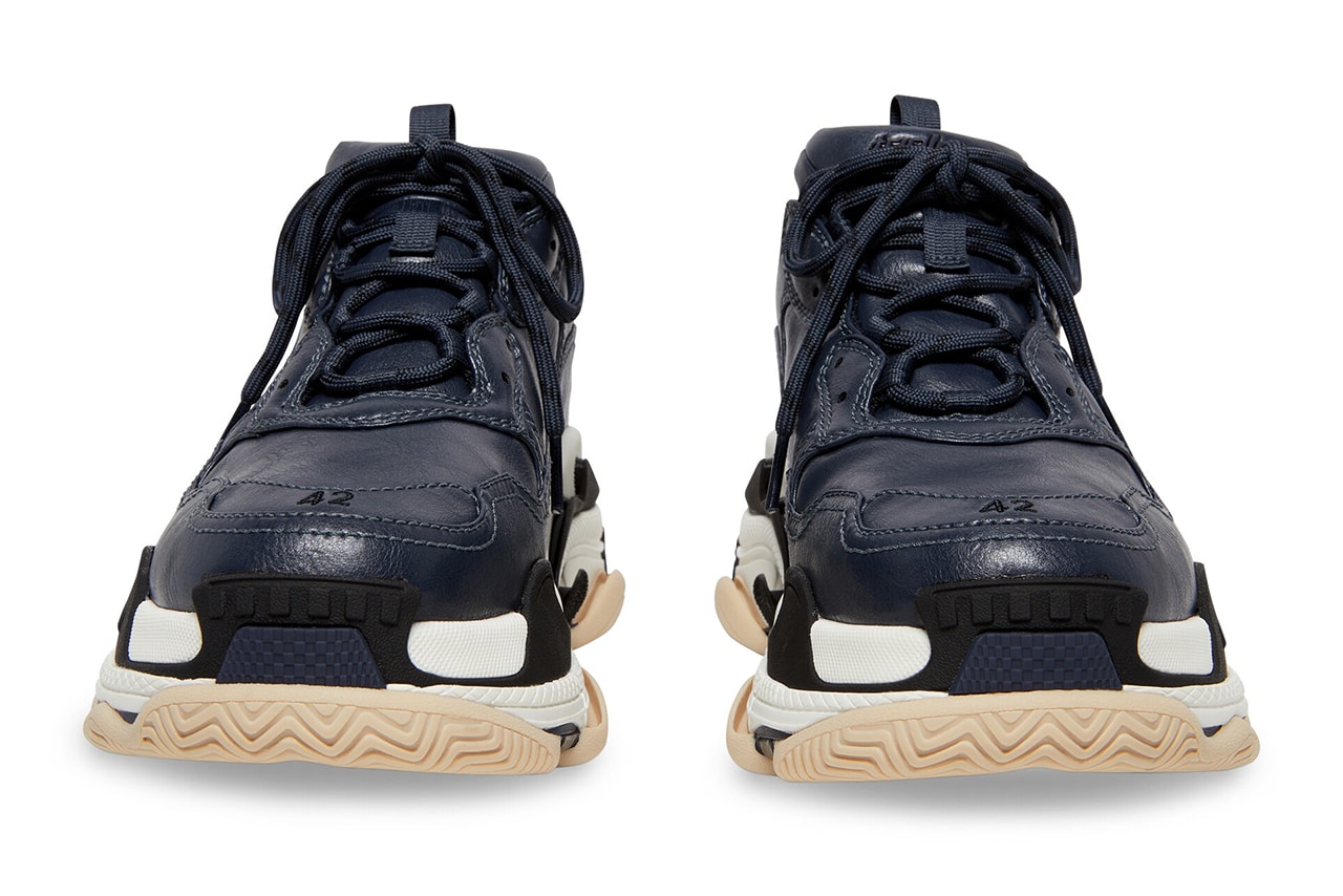 Nieuwe Balenciaga Triple S Sneaker 2023 faux leather