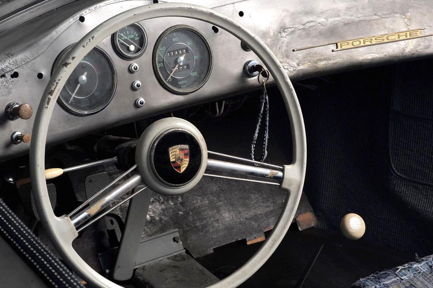 Daniel Arsham onthult custom Porsche 356 "Bonsai"