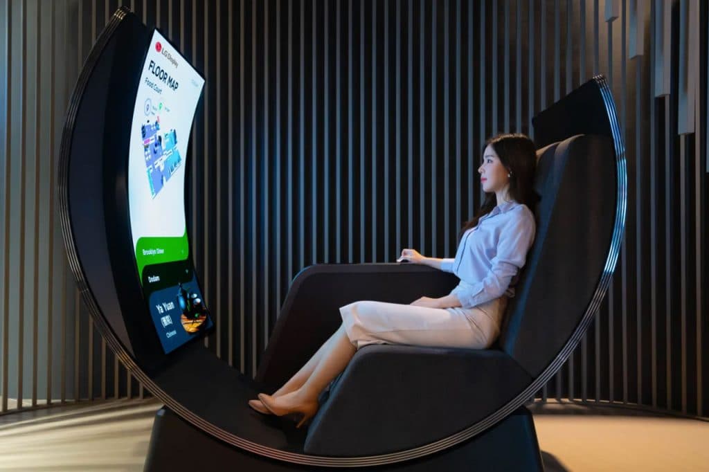 LG Curved Display "media chair"