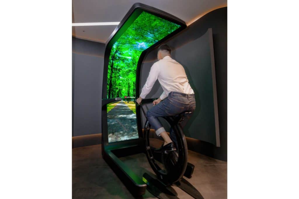 LG Curved Display "Virtual Ride"