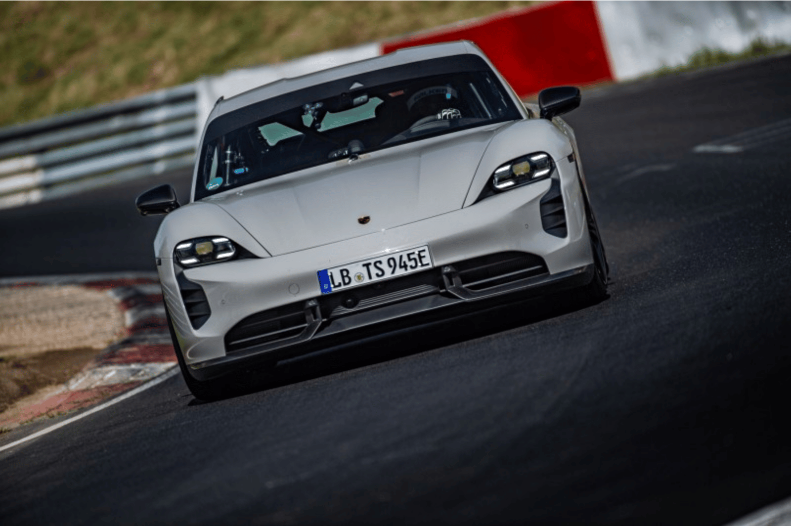 Porsche Taycan snelste elektrische productieauto Nordschleife record