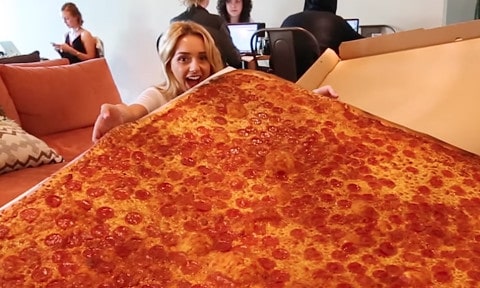 's Werelds grootste pizza kost $250