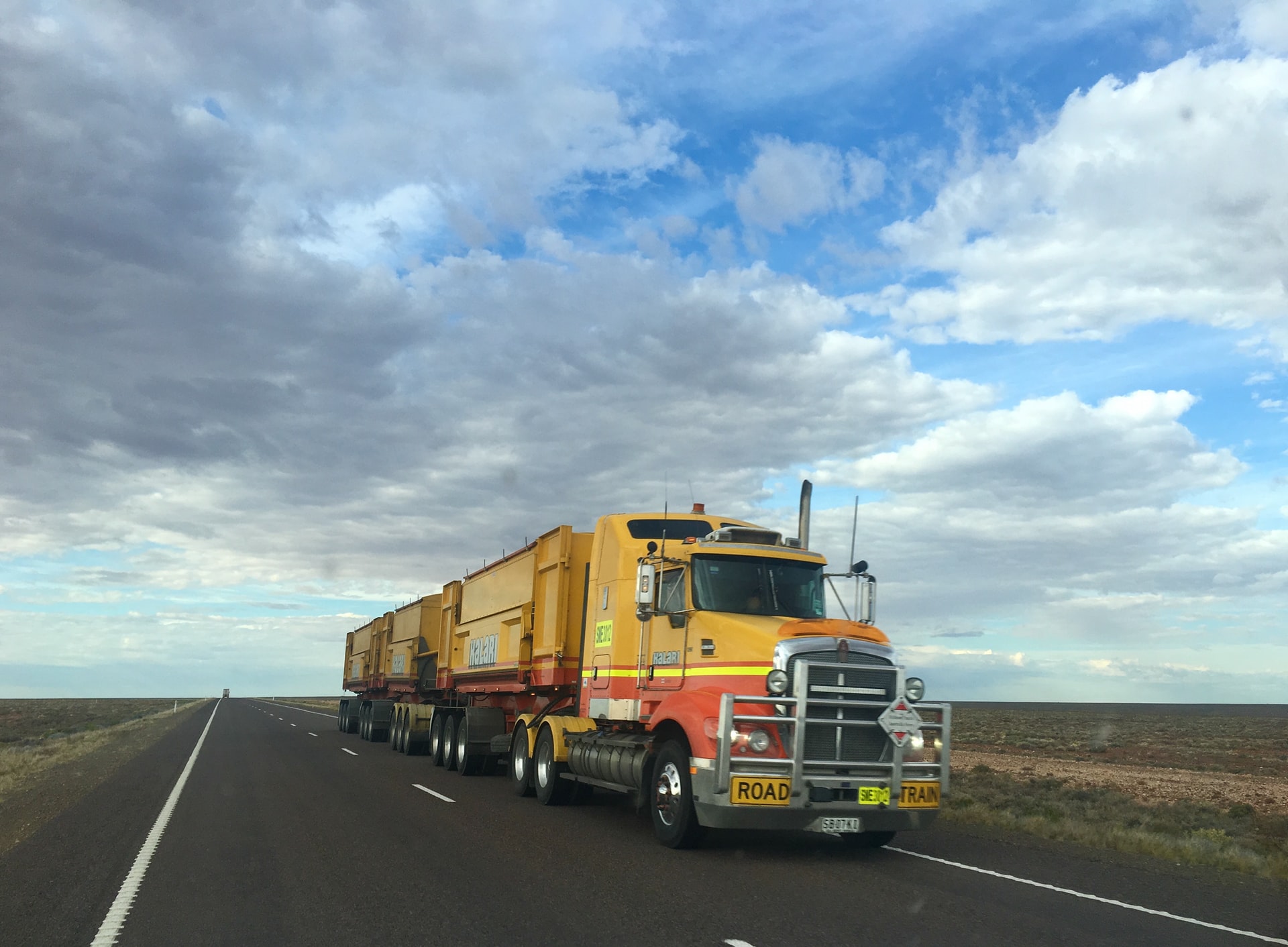 transport met zware vrachtwagens